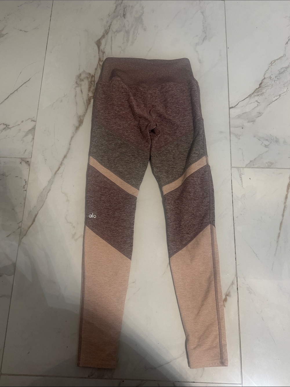 ALO Yoga Woman Two-Tone Mauve and Peach Panel Leggings